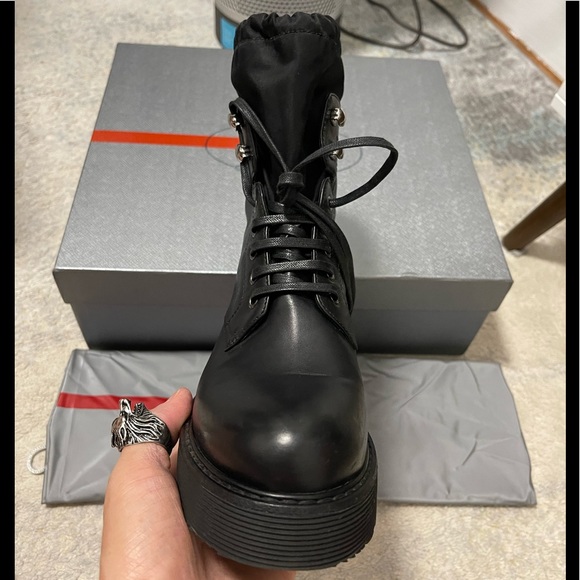 Like New Women‘s Size 6.5 Prada Leather Combat Boots With Drawstring Fasteners - Picture 6 of 12
